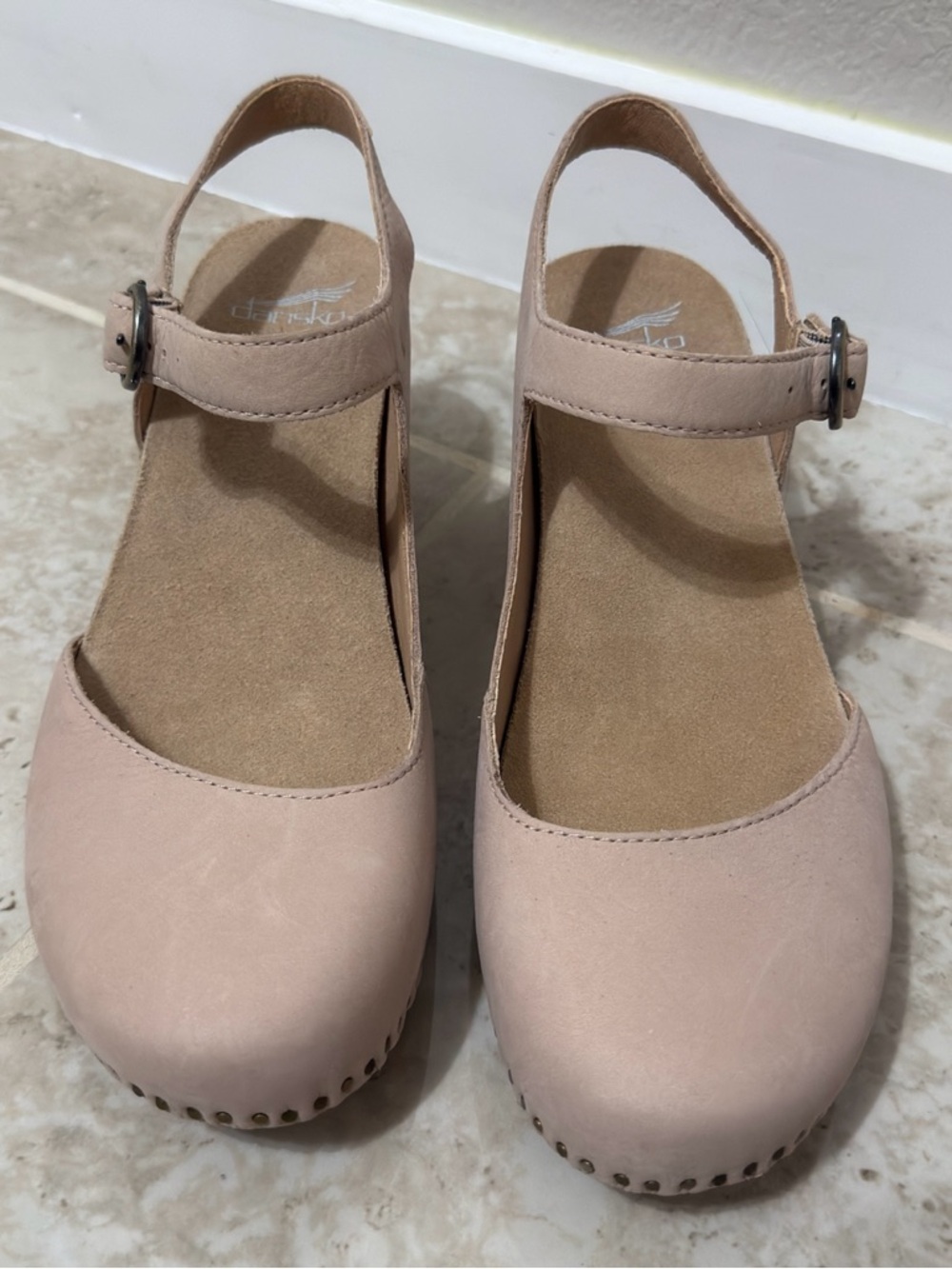 Dansko Women's Taytum sandals in Blush Milled Nubuck (Size 41).